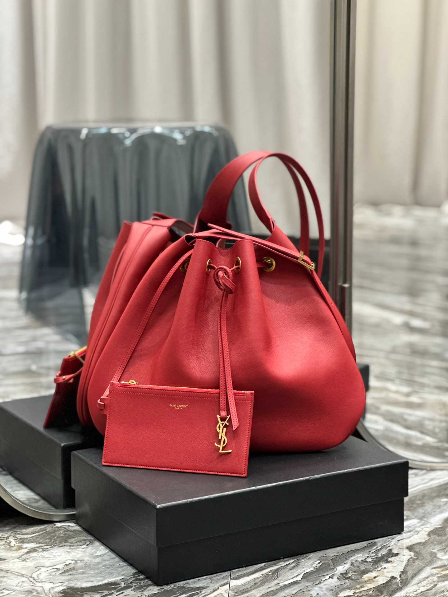 Saint Laurent Paris Vii Large Flat Hobo Bag In Smooth Leather Bag Red 44cm/ 17.3 in