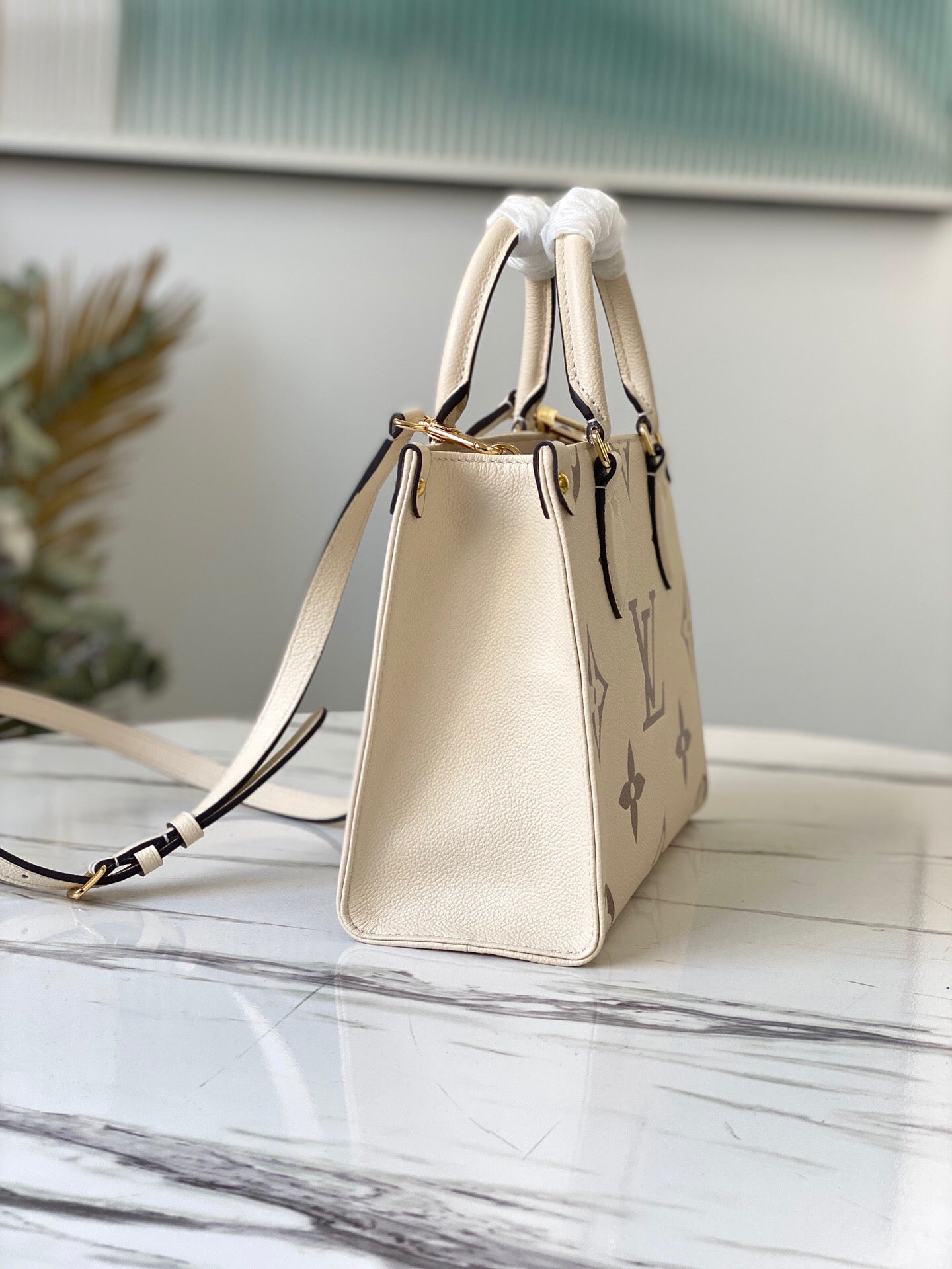 Louis Vuitton Empreinte Onthego Pm White 25Cm M45654