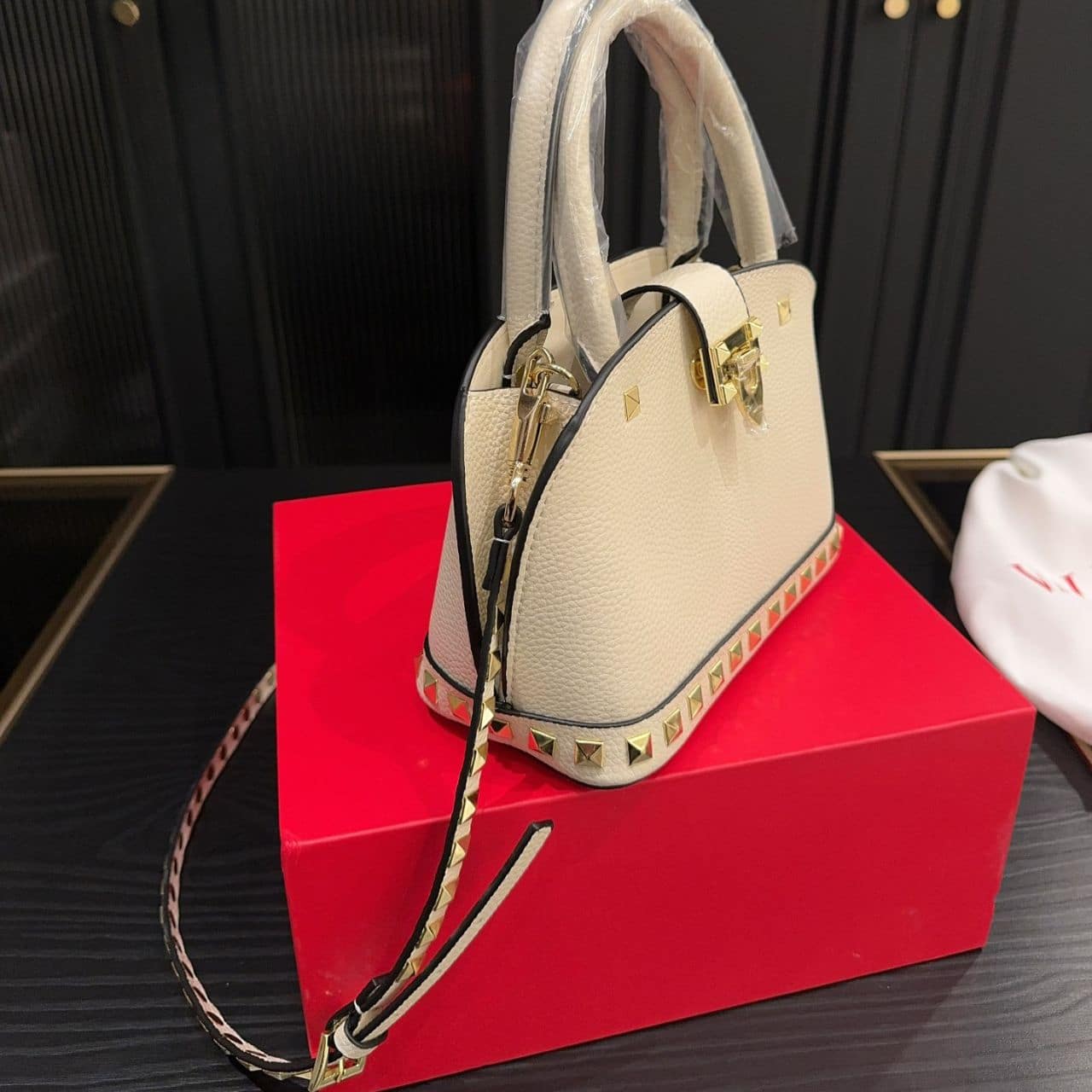 Valentino Garavani Rockstud Handbag In Grainy White 21Cm