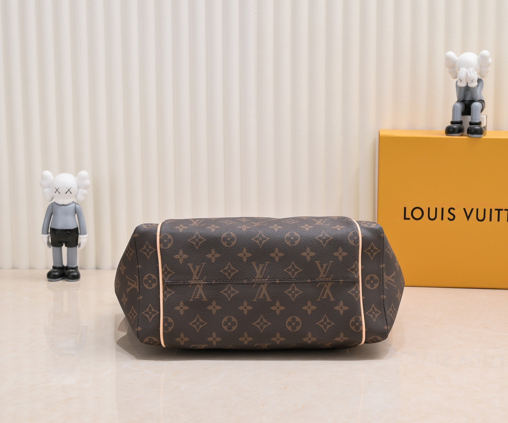 Louis Vuitton Totally Monogram Canvas Mm 43Cm