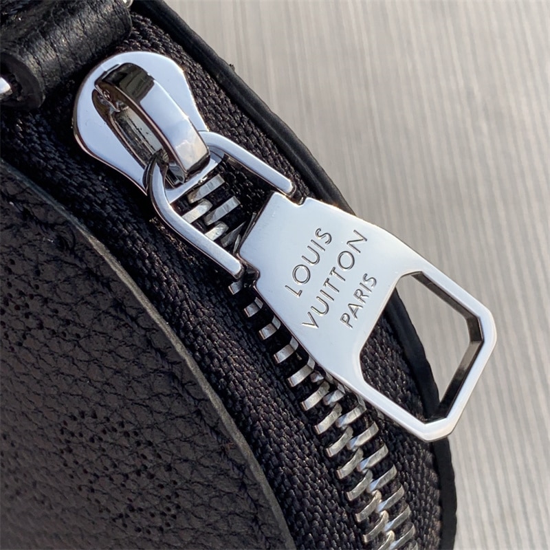 Louis Vuitton Bella Black 22Cm M57070