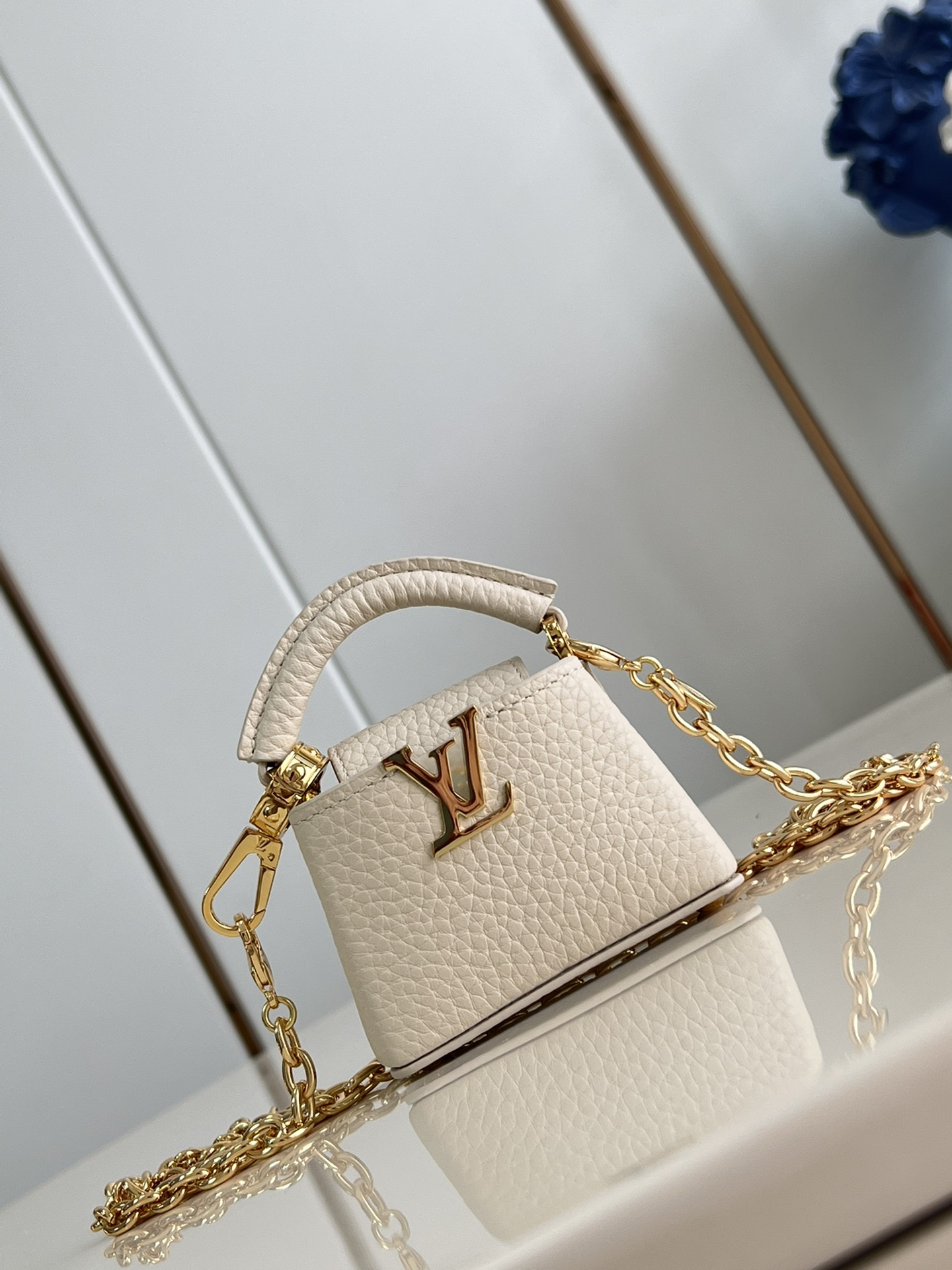 Capucines M48865 Super mini chain bag
