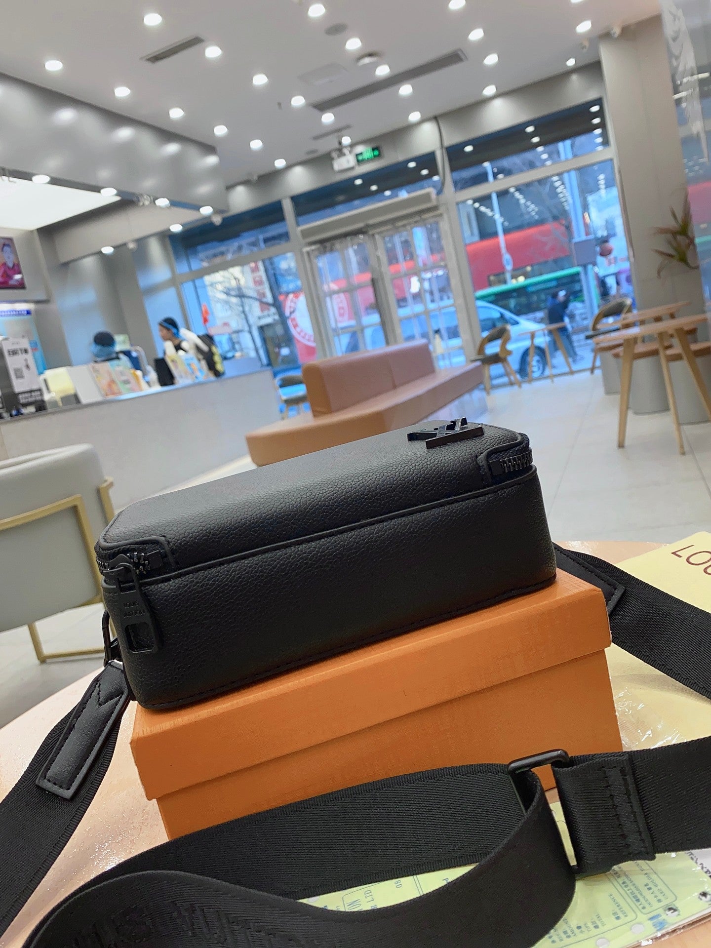 Louis Vuitton Alpha Wearable Wallet Black 18.5Cm M59161