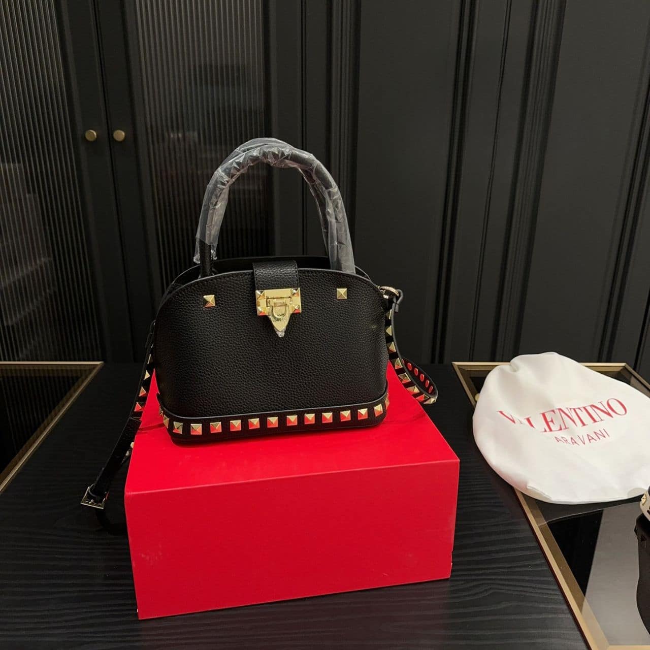 Valentino Garavani Rockstud Handbag In Grainy Black 21Cm