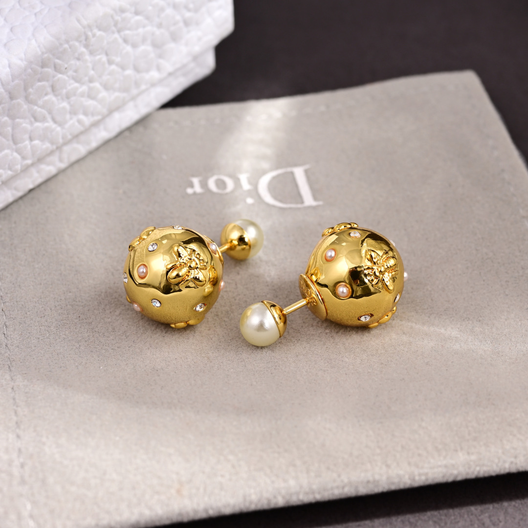 Dior Boutique Stud Earrings