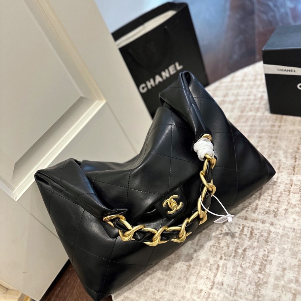 Chanel Maxi Hobo Bag Black Leather 43Cm AS5839 B22140 94305