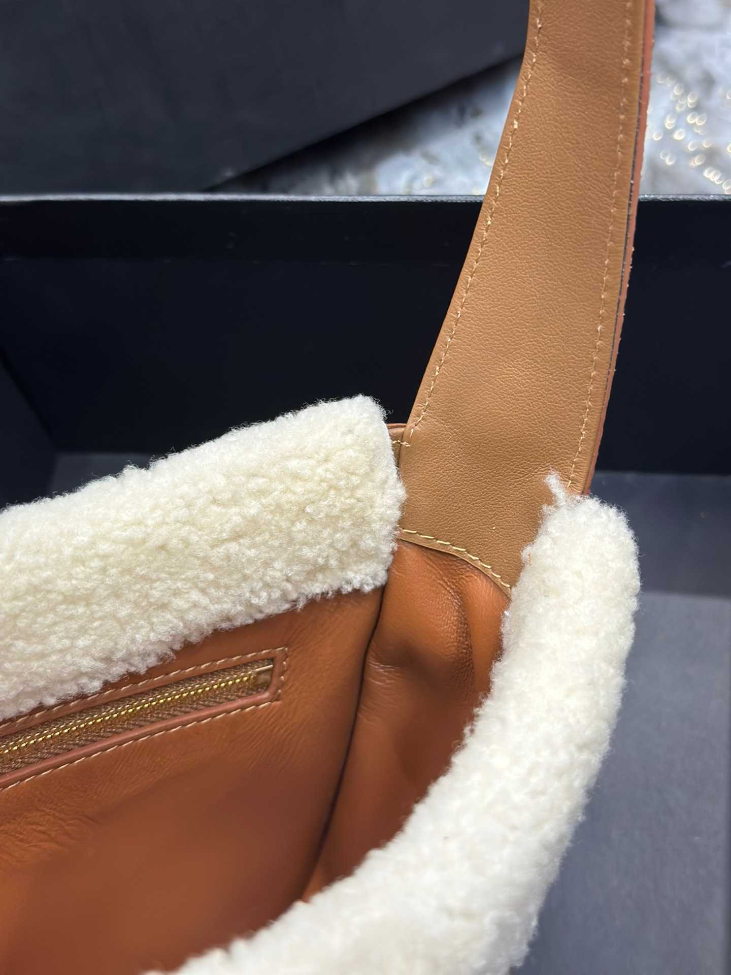 Saint Laurent Le 5 A 7 Hobo Bag In Suede And Shearling