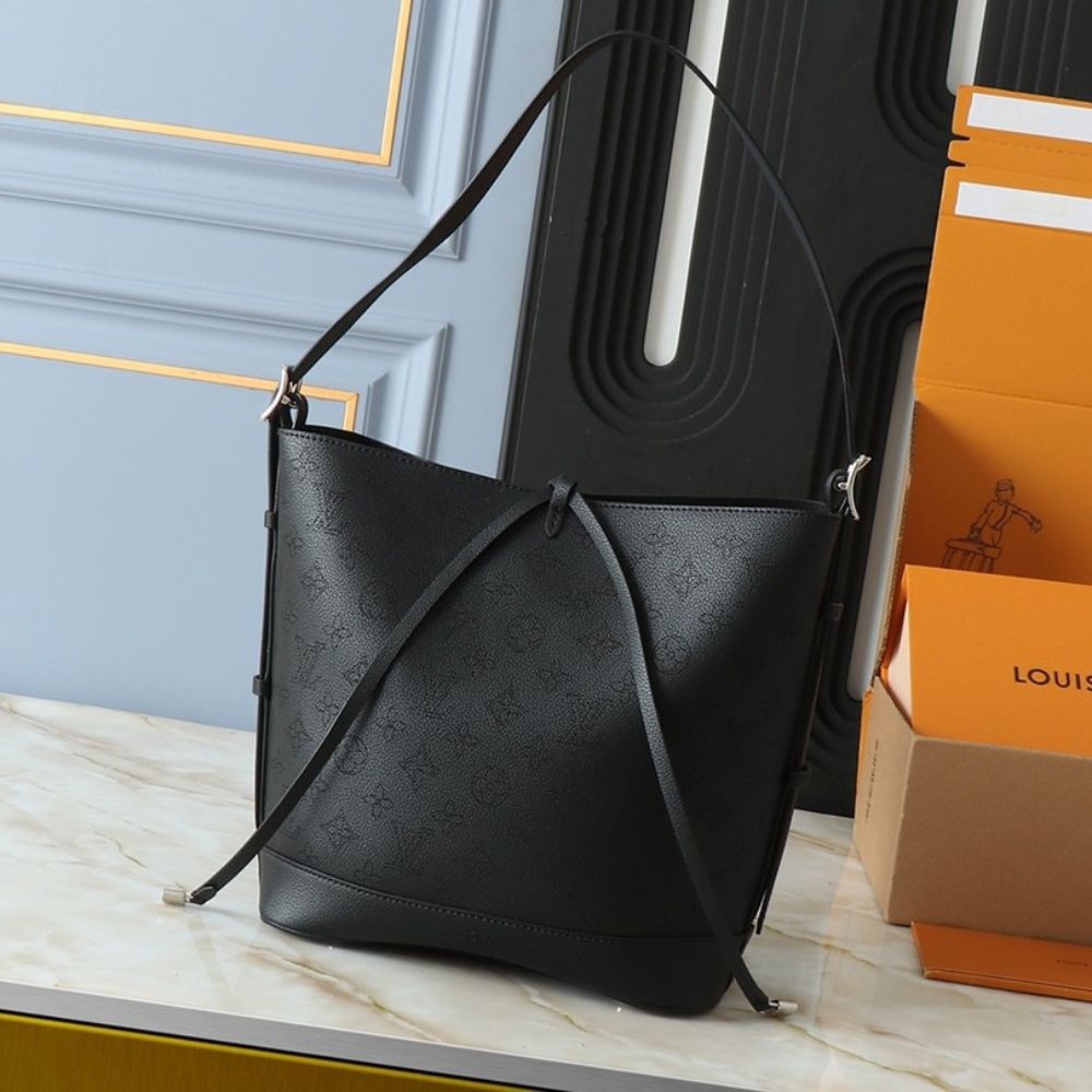 Louis Vuitton Flore Perforated Mahina Black 22Cm M12139