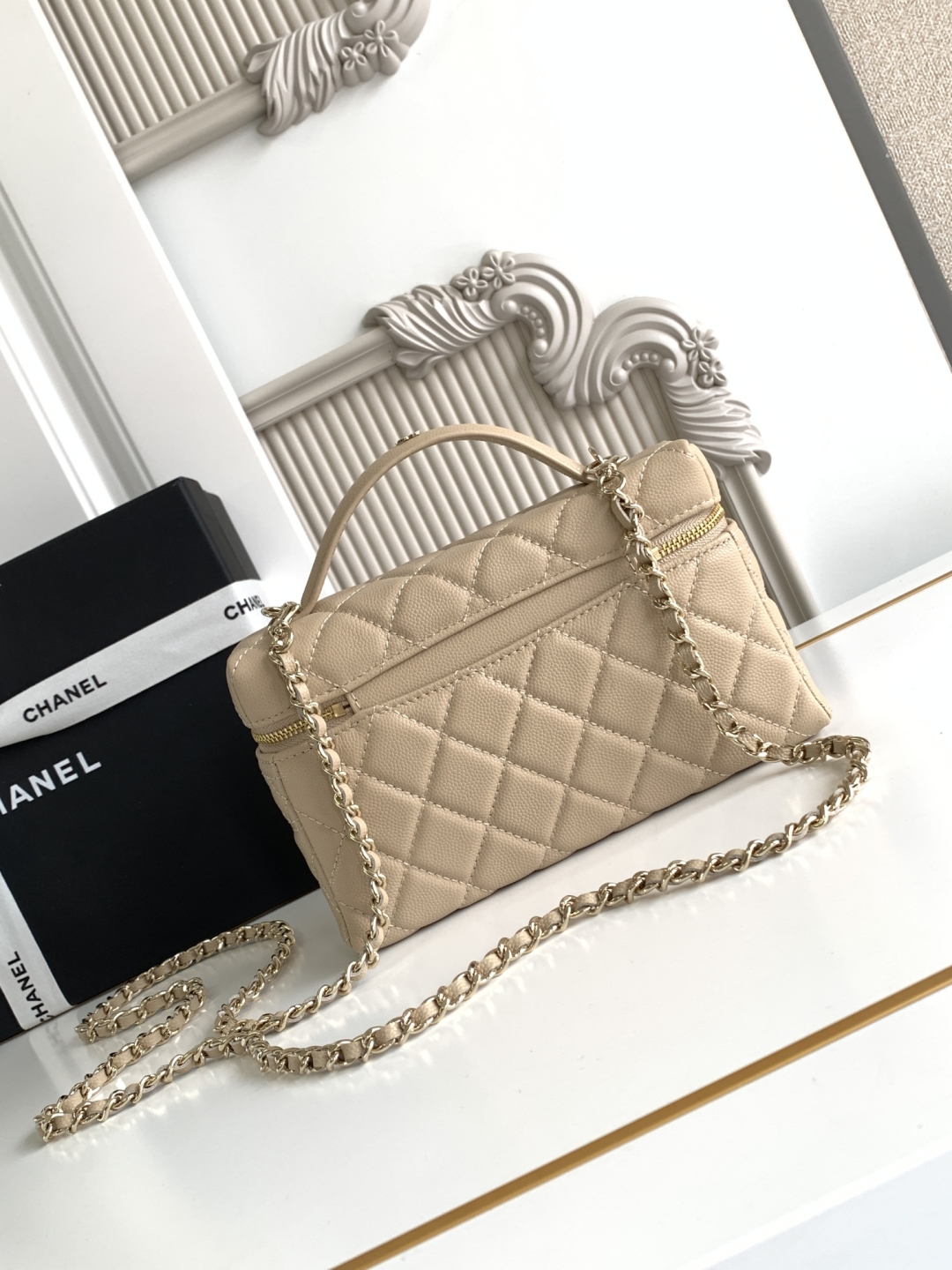Chanel 25C Vanity Case Beige 20cm