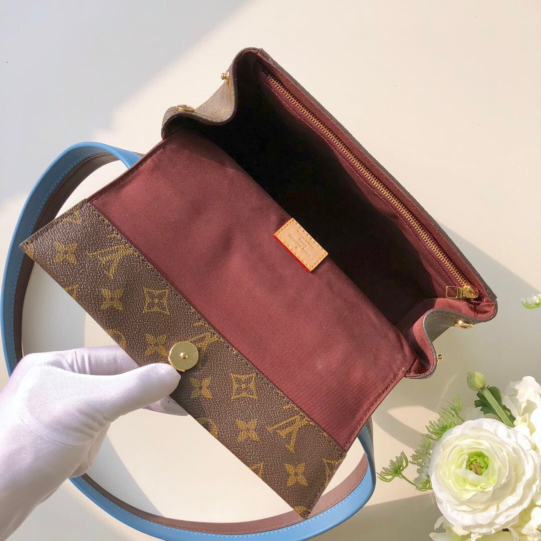 Louis Vuitton Cluny Mm Bleu Glacier Blue 32Cm