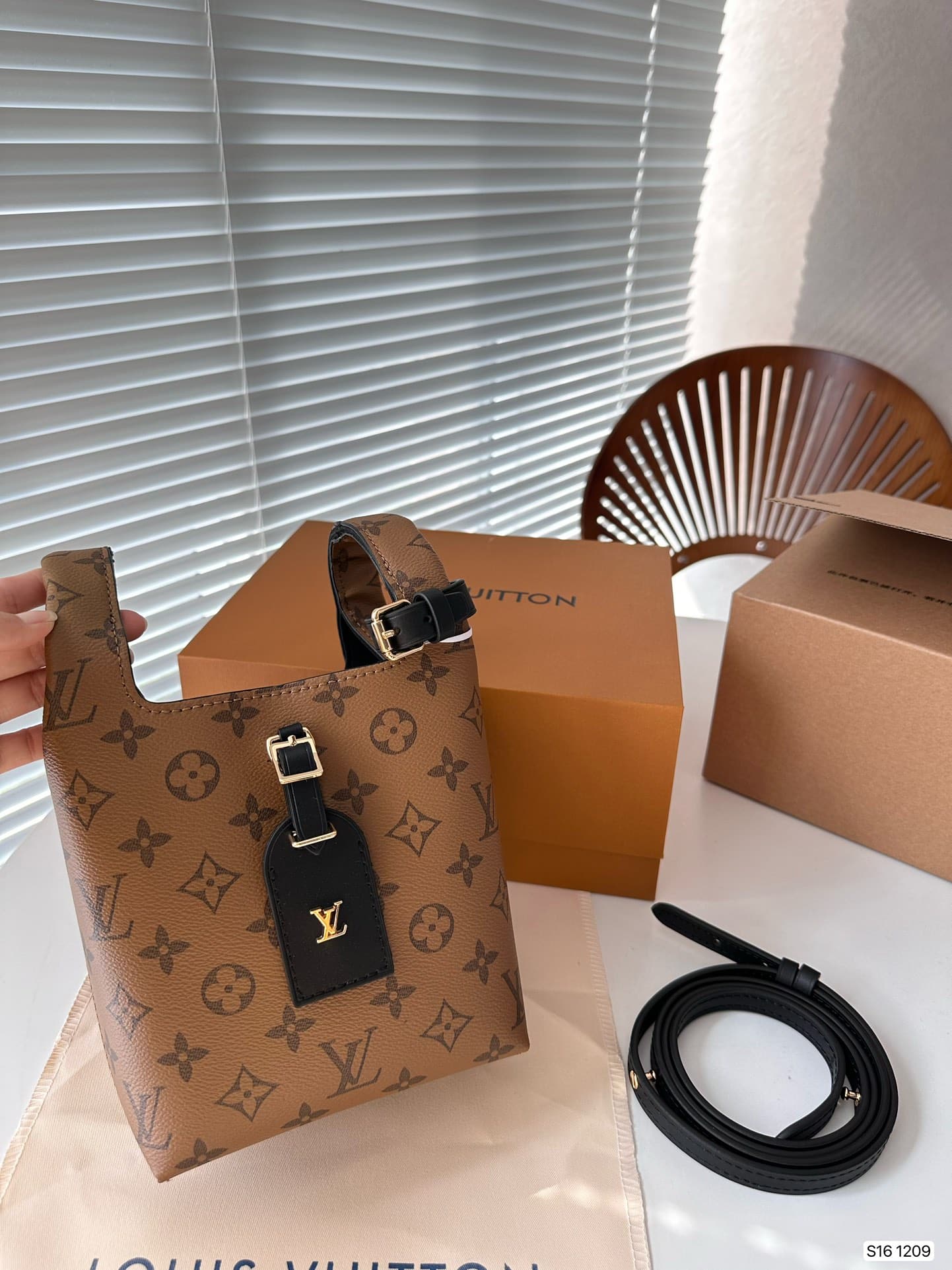 Louis Vuitton Atlantis Bucket Monogram Canvas 17Cm M46816