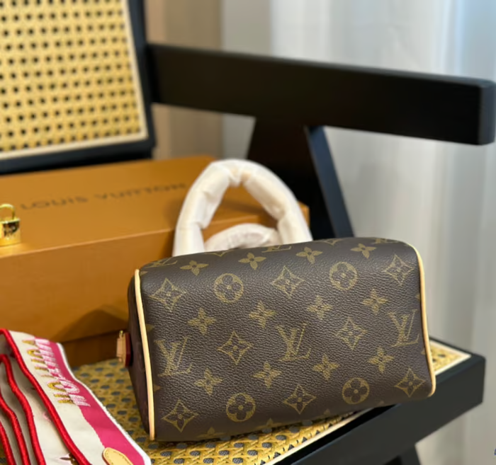 Louis Vuitton Speedy Bandouliere 20 Fuchsia 20cm M46234