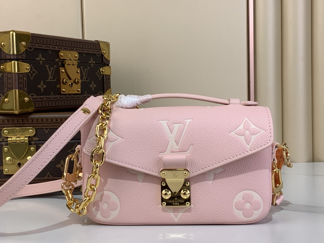 LV-M14208 Pochette Métis East West