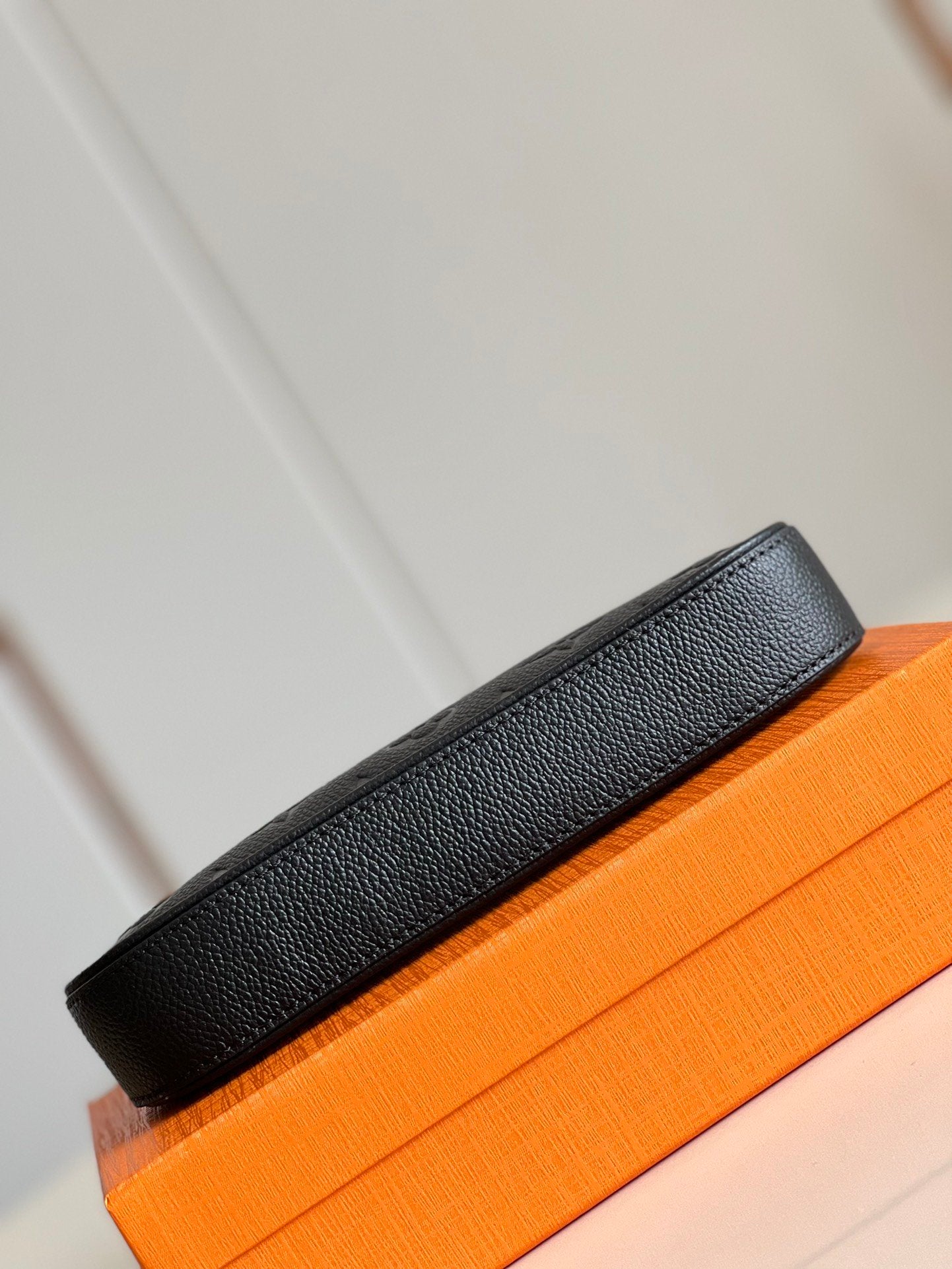Louis Vuitton Easy Pouch On Strap 19Cm Black