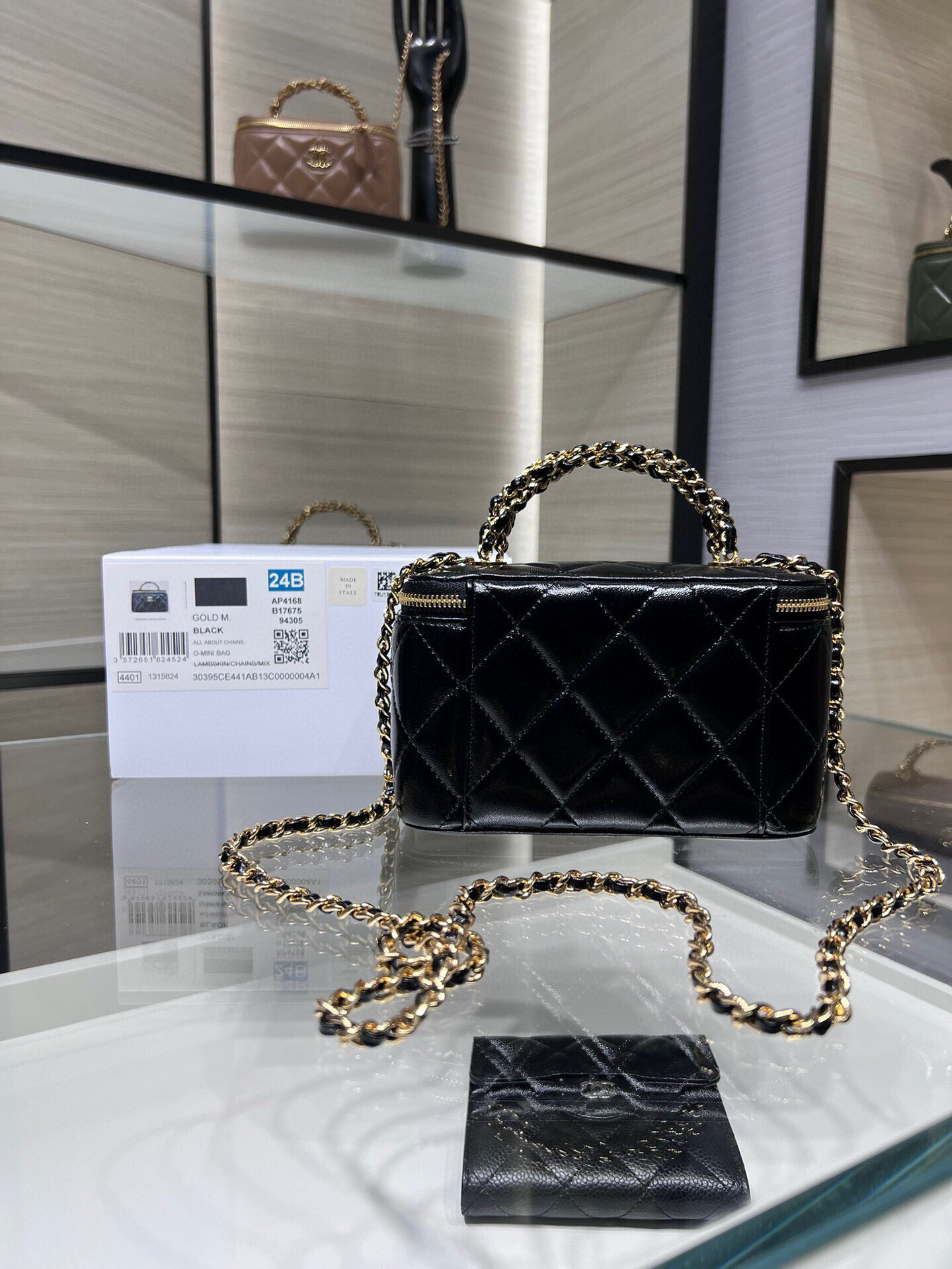 24B Small Vanity Case in Shiny Black Lambskin（Black）