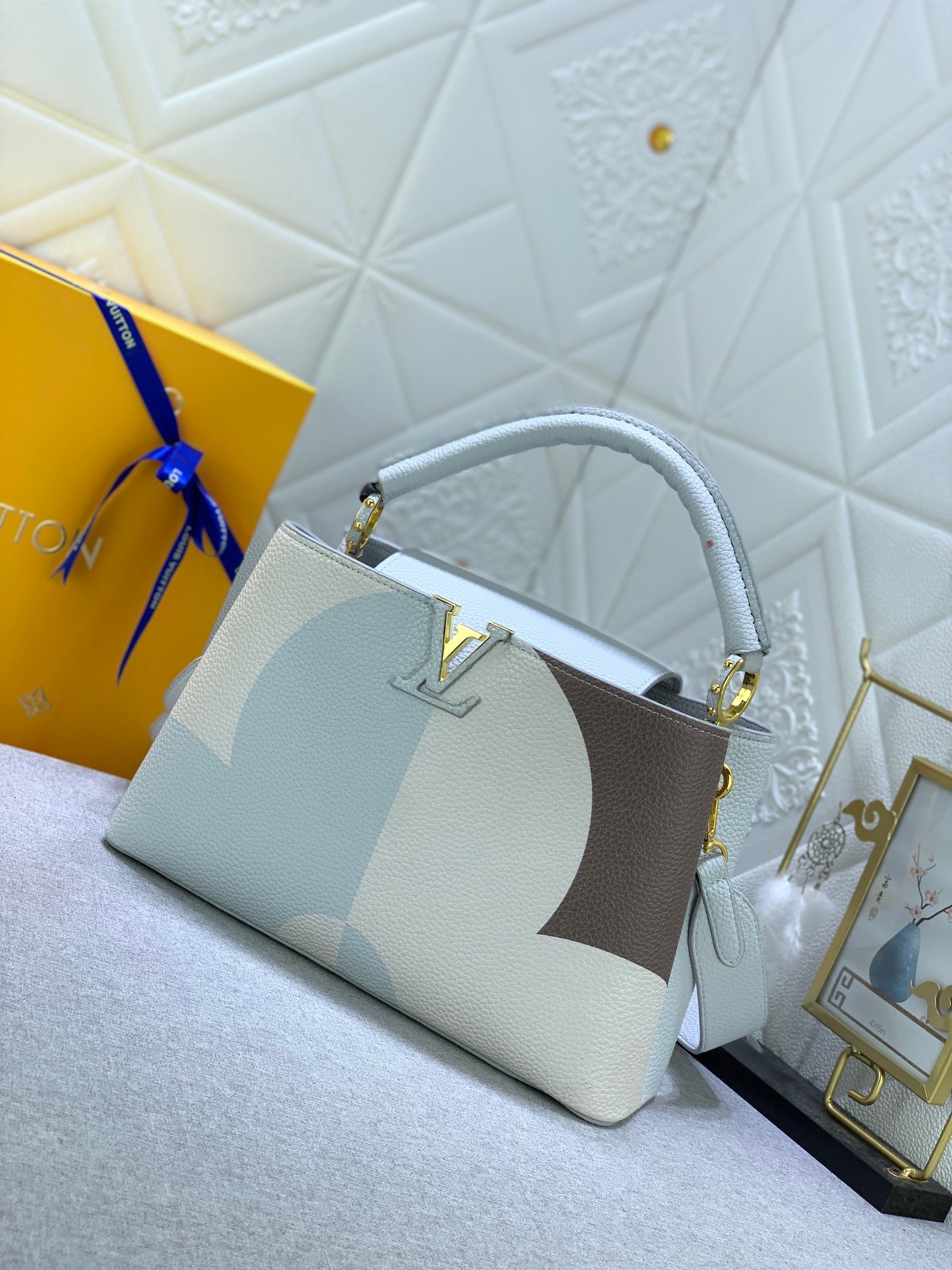 Louis Vuitton Capucines Ice Age White 31.5Cm