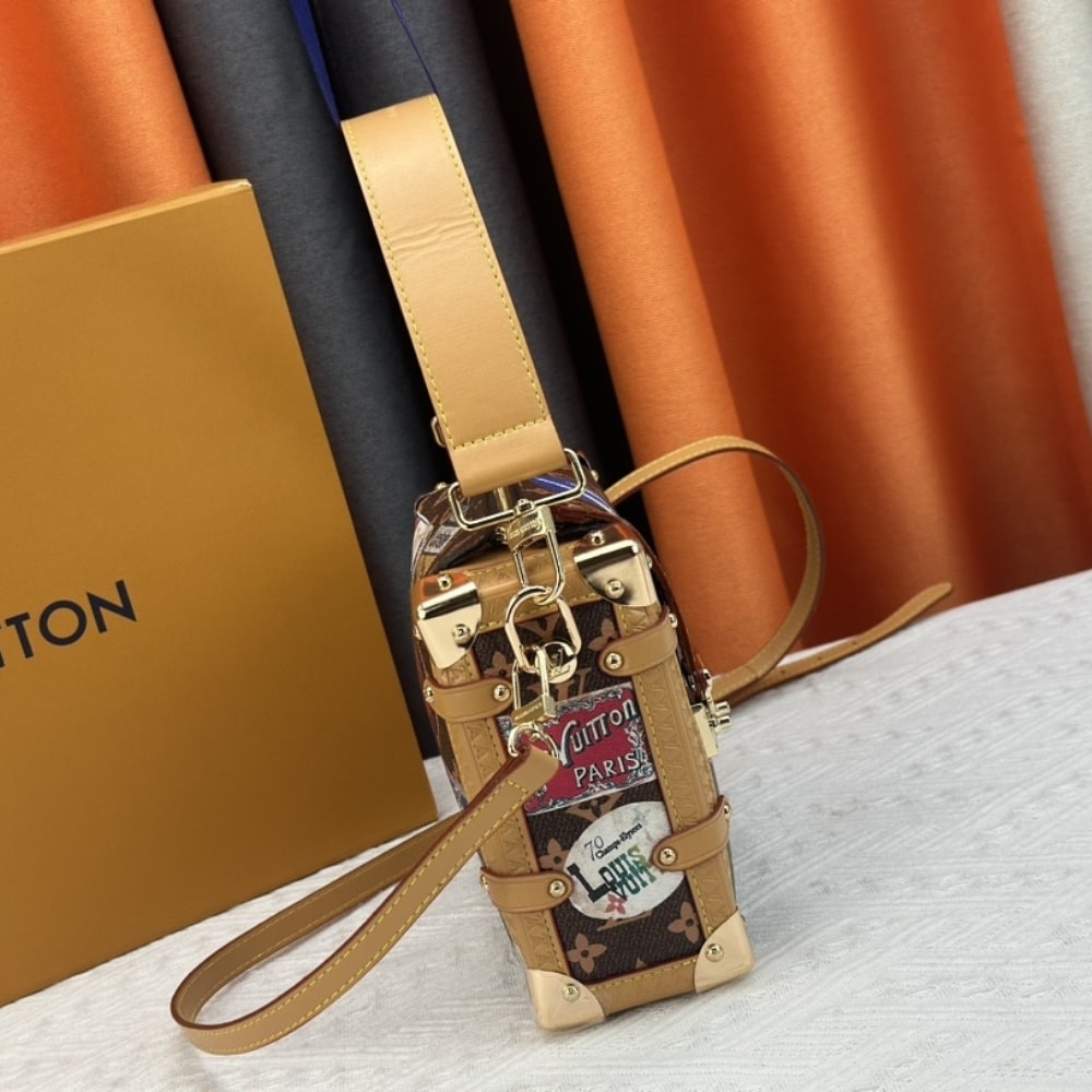 Louis Vuitton Side Trunk MM Flight Mode Gaston 23Cm M47085