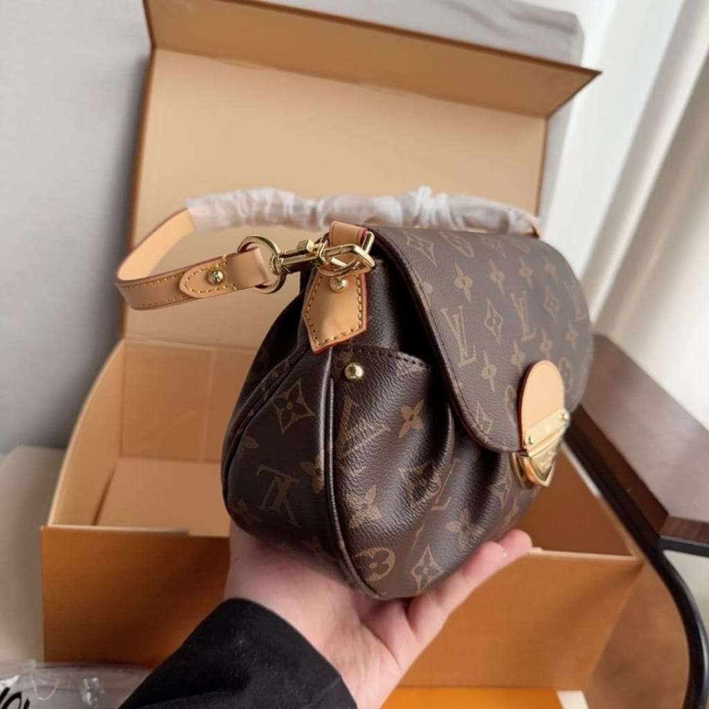 Louis Vuitton Sunset Bag Monogram Canvas 27Cm M13617