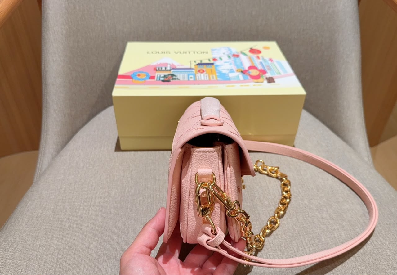 Louis Vuitton Pochette Métis East West 21.5cm M29488