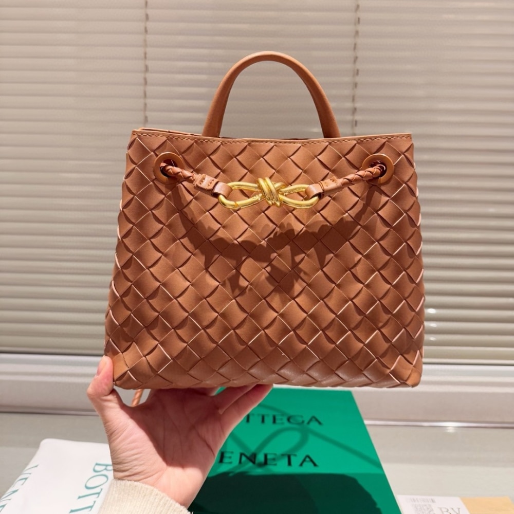 Bottega Veneta Small Andiamo Bag In Cognac 25Cm