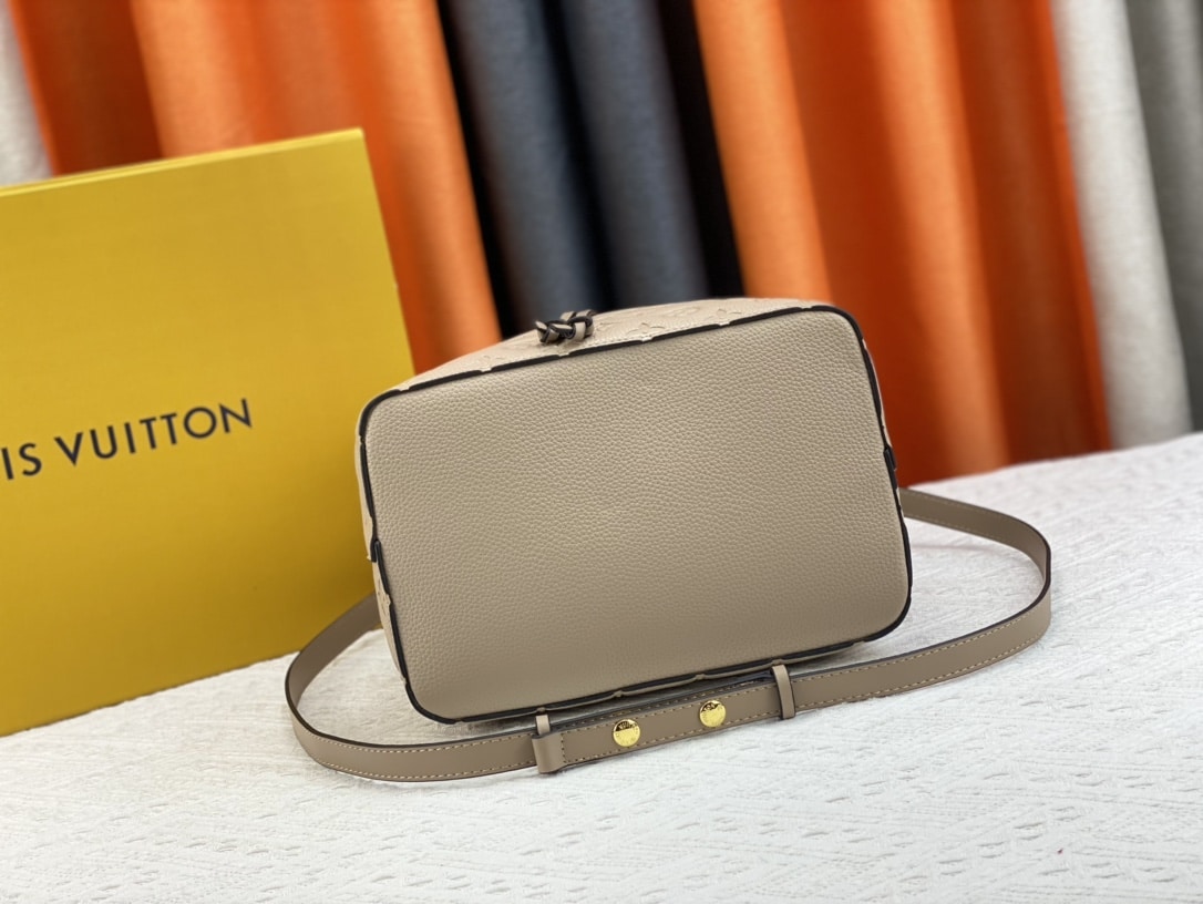 Louis Vuitton Neonoe Mm Beige 26Cm