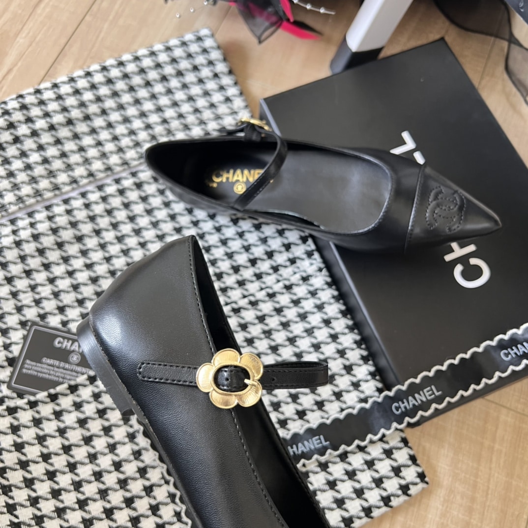 Chanel Pointed Toe Doll Shoes With Gold Flower In Black