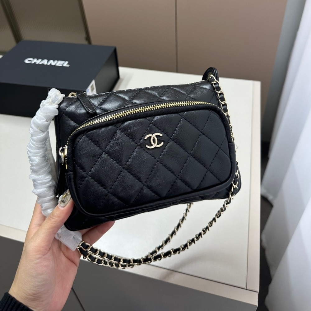 Chanel Shoulder Crossbody Bag With Chain Black 20cm