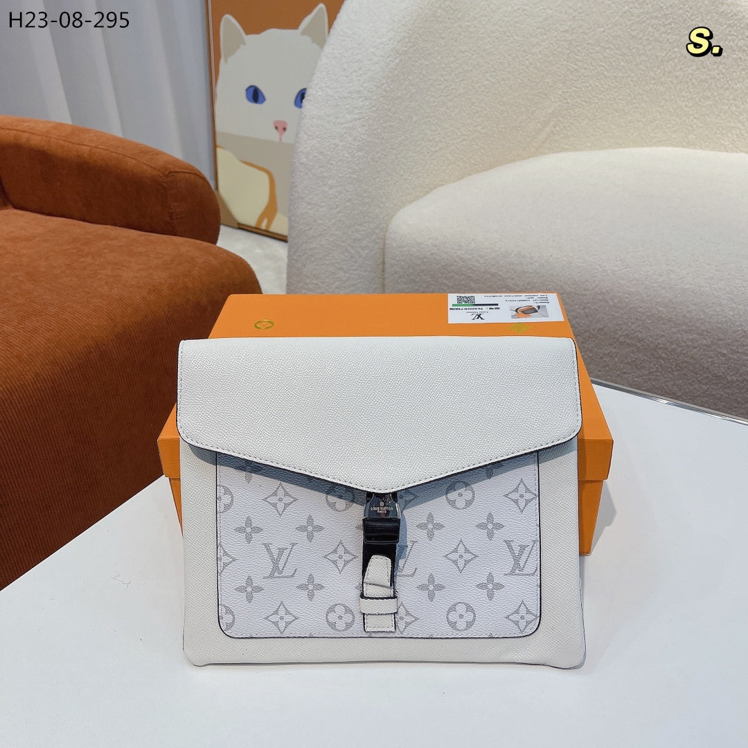 Louis Vuitton Pochette M Tis East West Bag Black 21Cm M46595