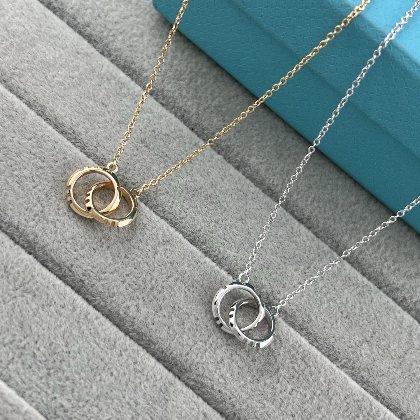 Double-Clasp Sword-Ridge Round Hoop Pendant Necklace