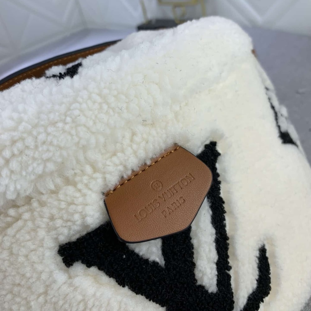 Louis Vuitton Bumbag Monogram Teddy Fleece White 37Cm M23715
