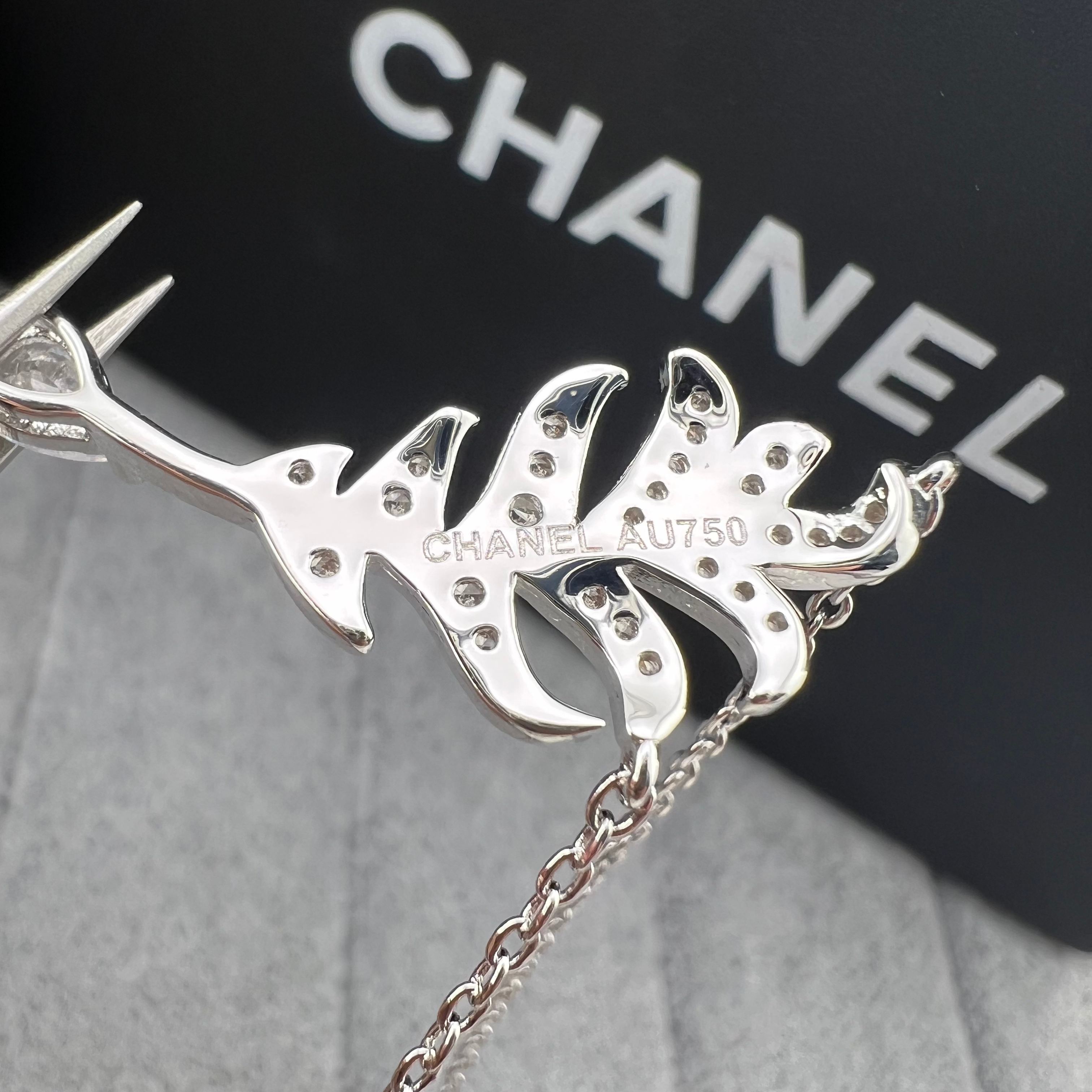 Waterdrop rhinestone platinum feather necklace