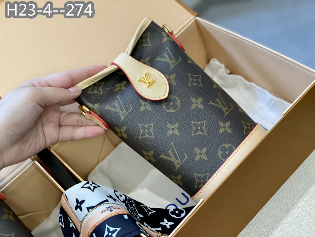 Louis Vuitton Fold Me Pouch Beige 19Cm M80874