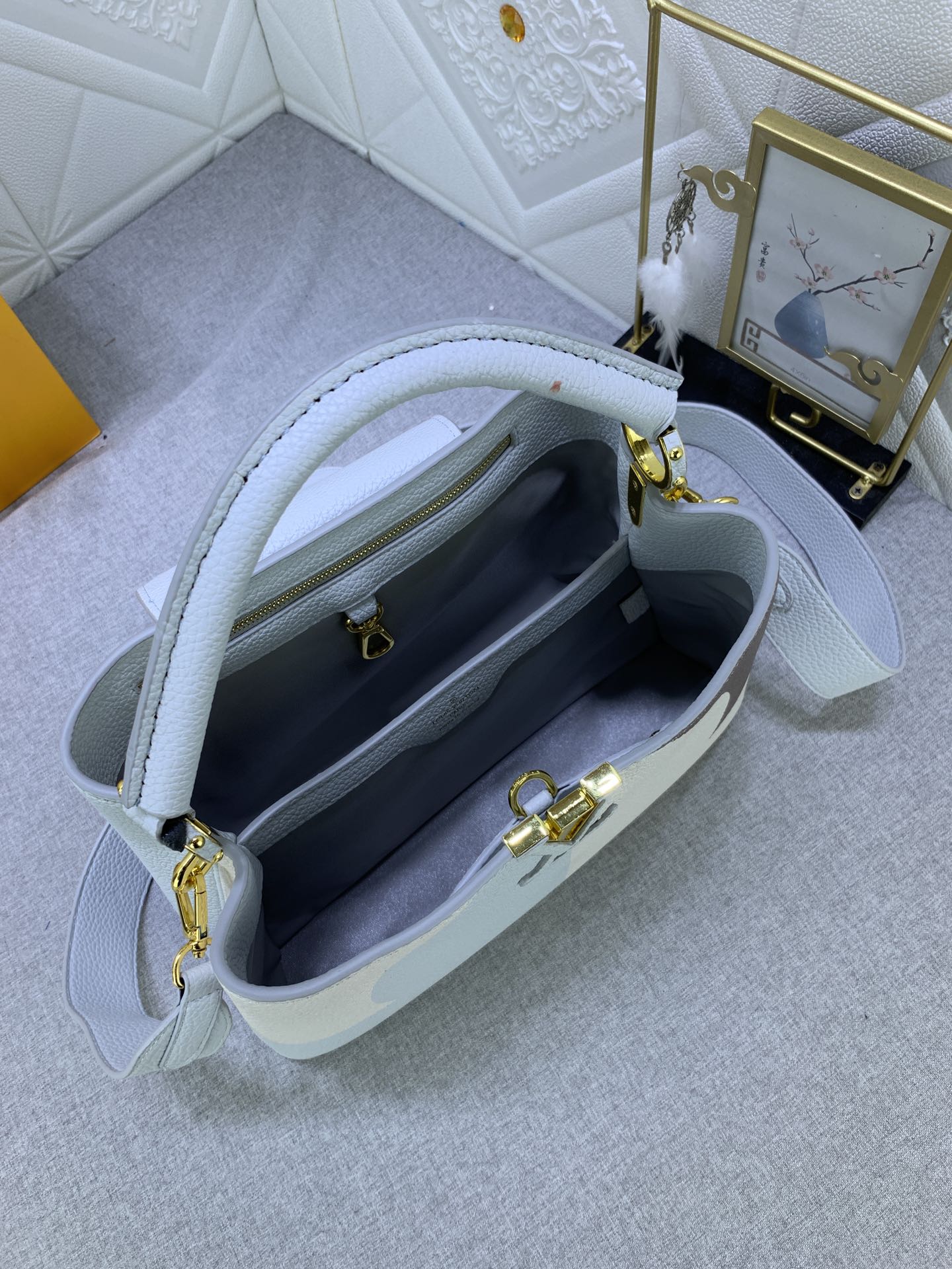 Louis Vuitton Capucines Ice Age White 31.5Cm