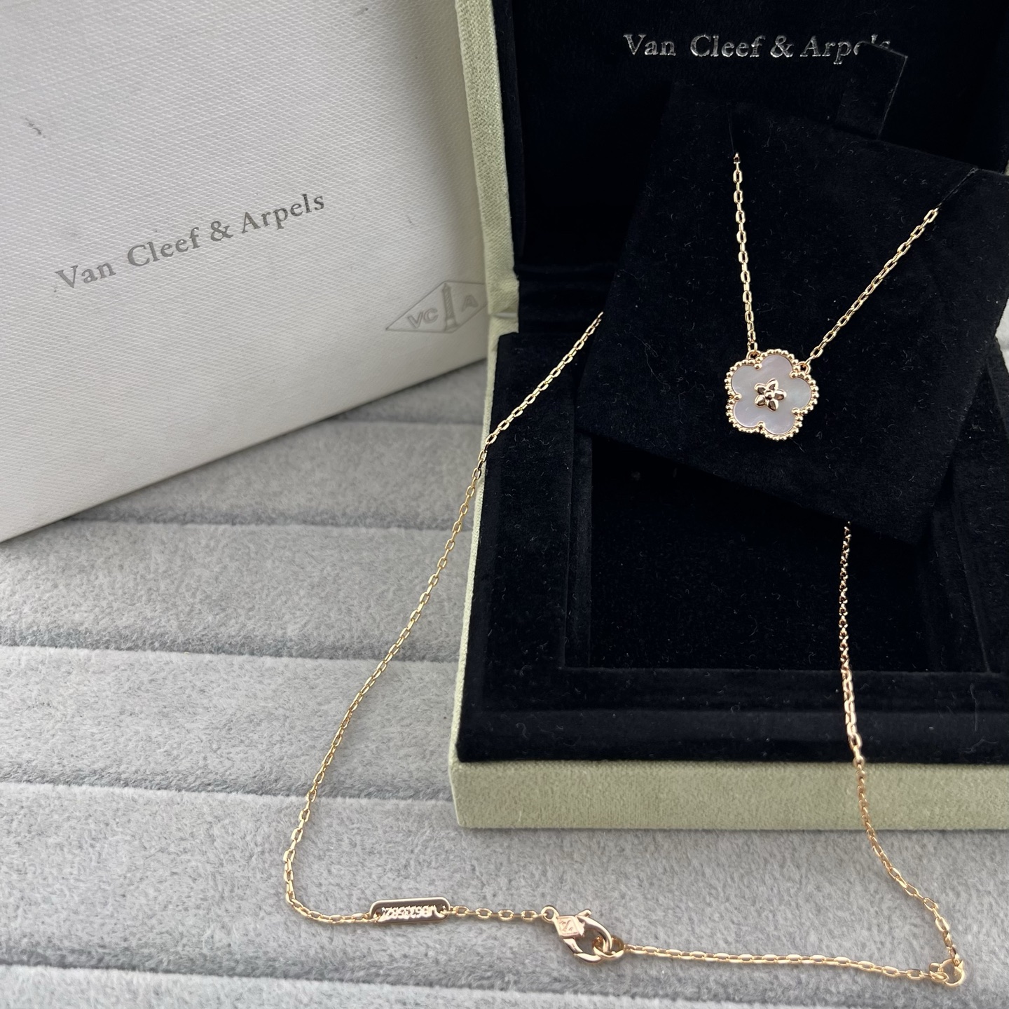 Lucky Spring Necklace（Mother of Pearl）