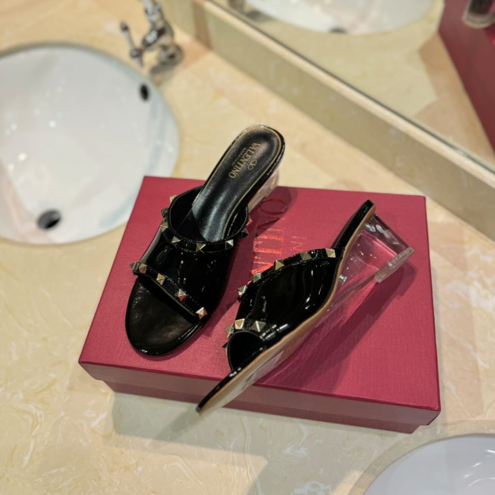 Valentino Garavani Rockstud Skin Heeled Sandals Black