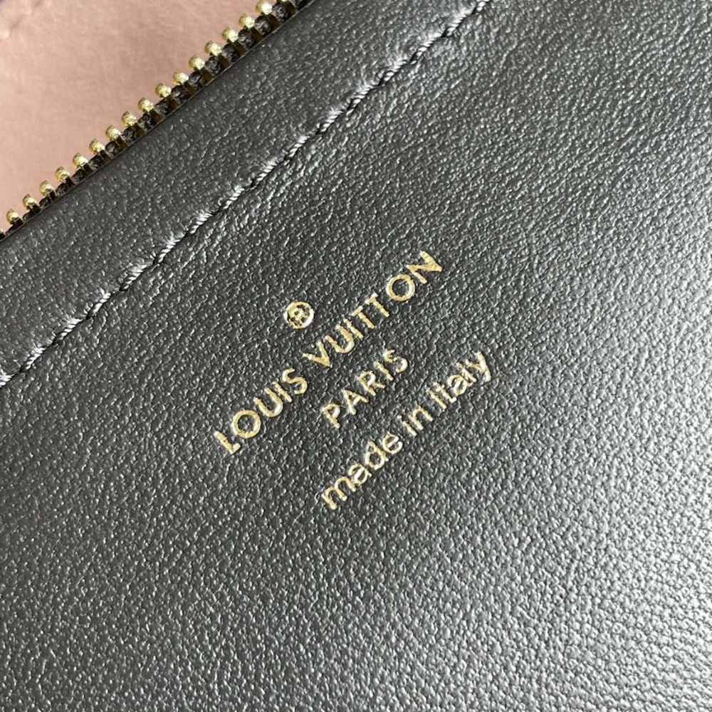 Louis Vuitton Pochette Coussin Black 20Cm M82116