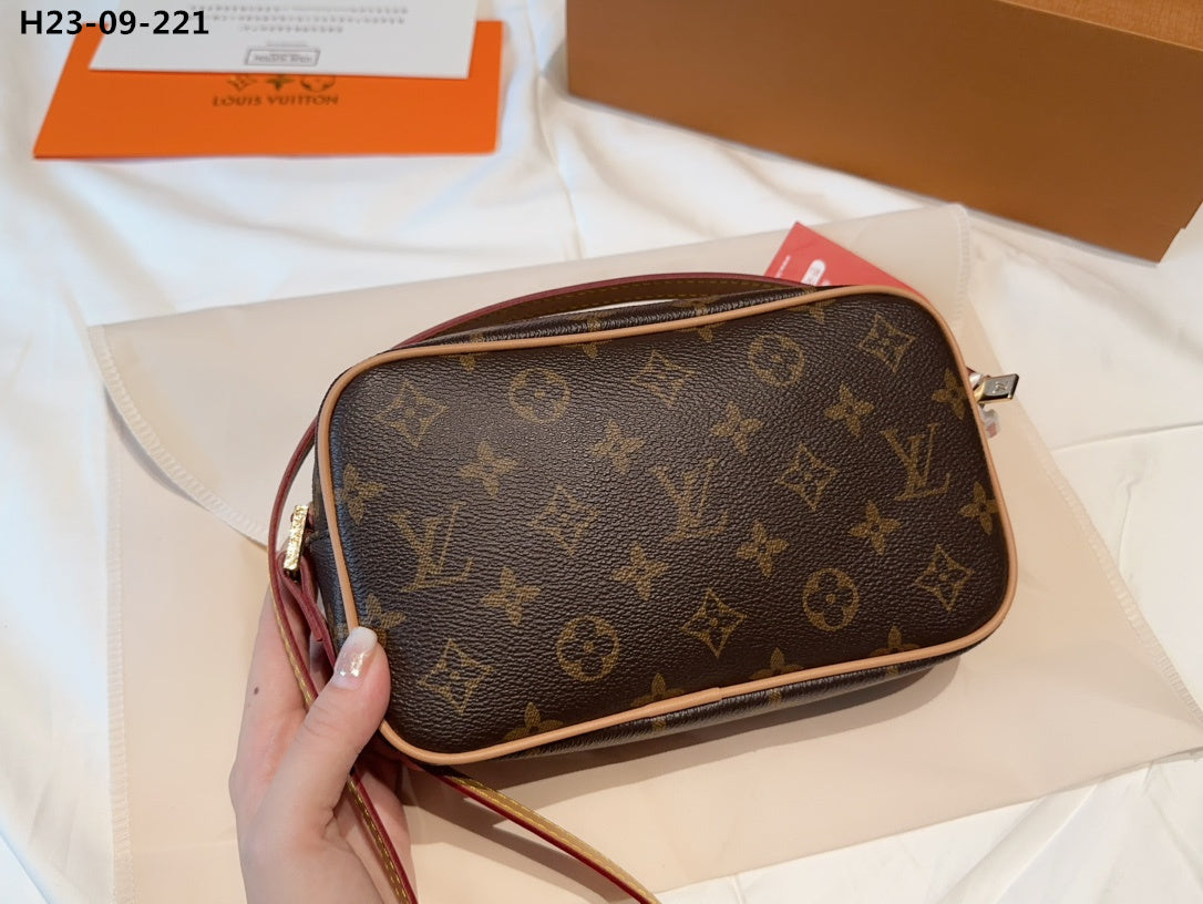 Louis Vuitton Pochette Cite Pm Monogram Canvas 22Cm