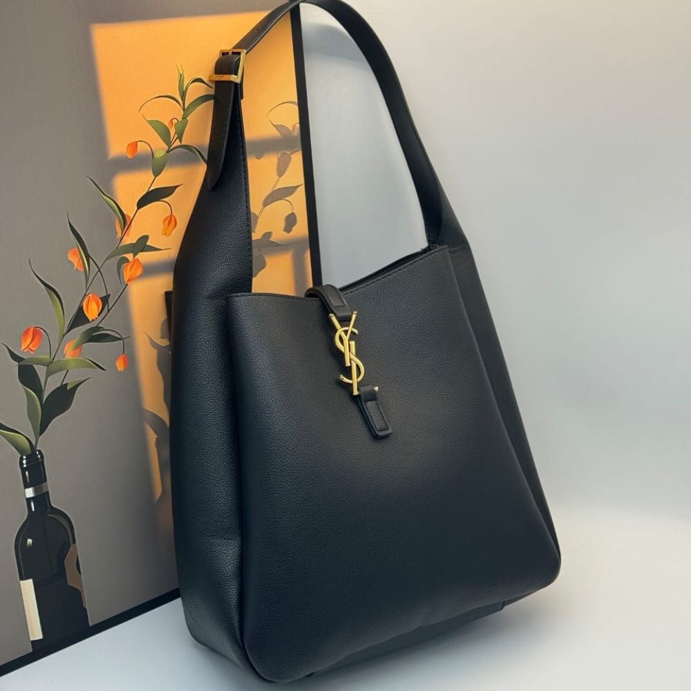 Saint Laurent Le 5 À 7 Supple Large In Grained Leather Black 31Cm 753837Aaauq1000
