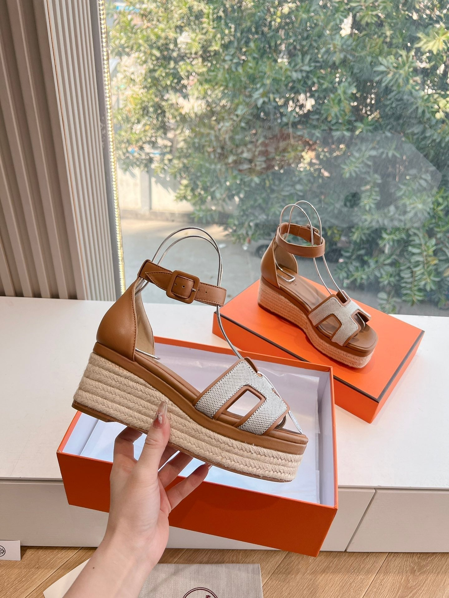 Hermès Elda Espadrille in White Fabric and Bronze Brown Calfskin