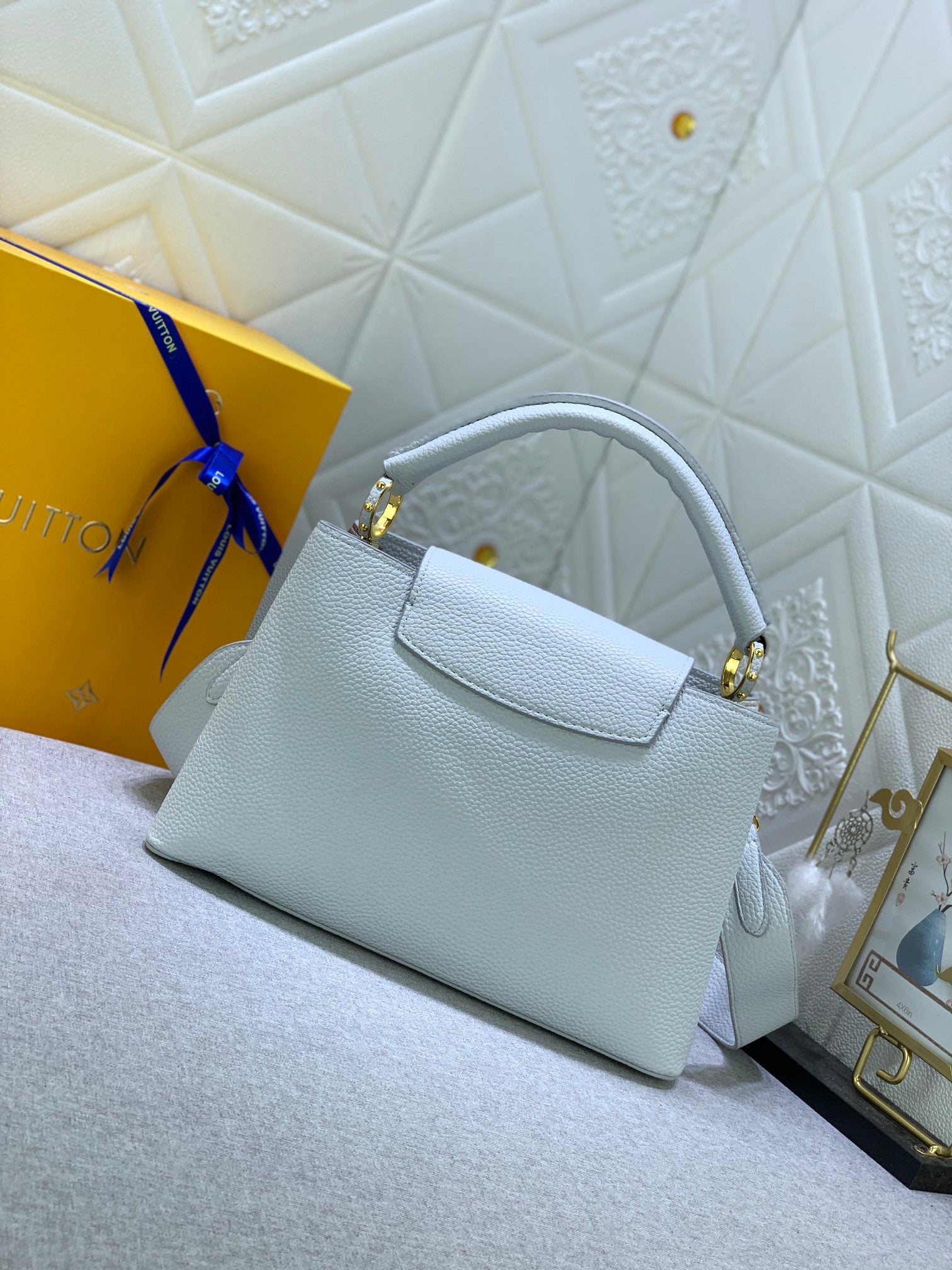 Louis Vuitton Capucines Ice Age White 31.5Cm