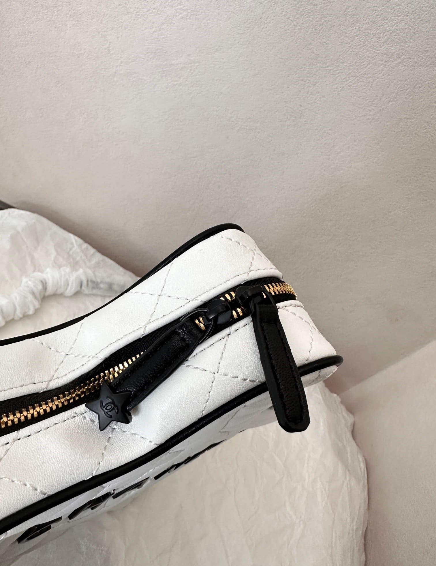 Chanel Star Hand Bag Black Metal White 22Cm/8.7in