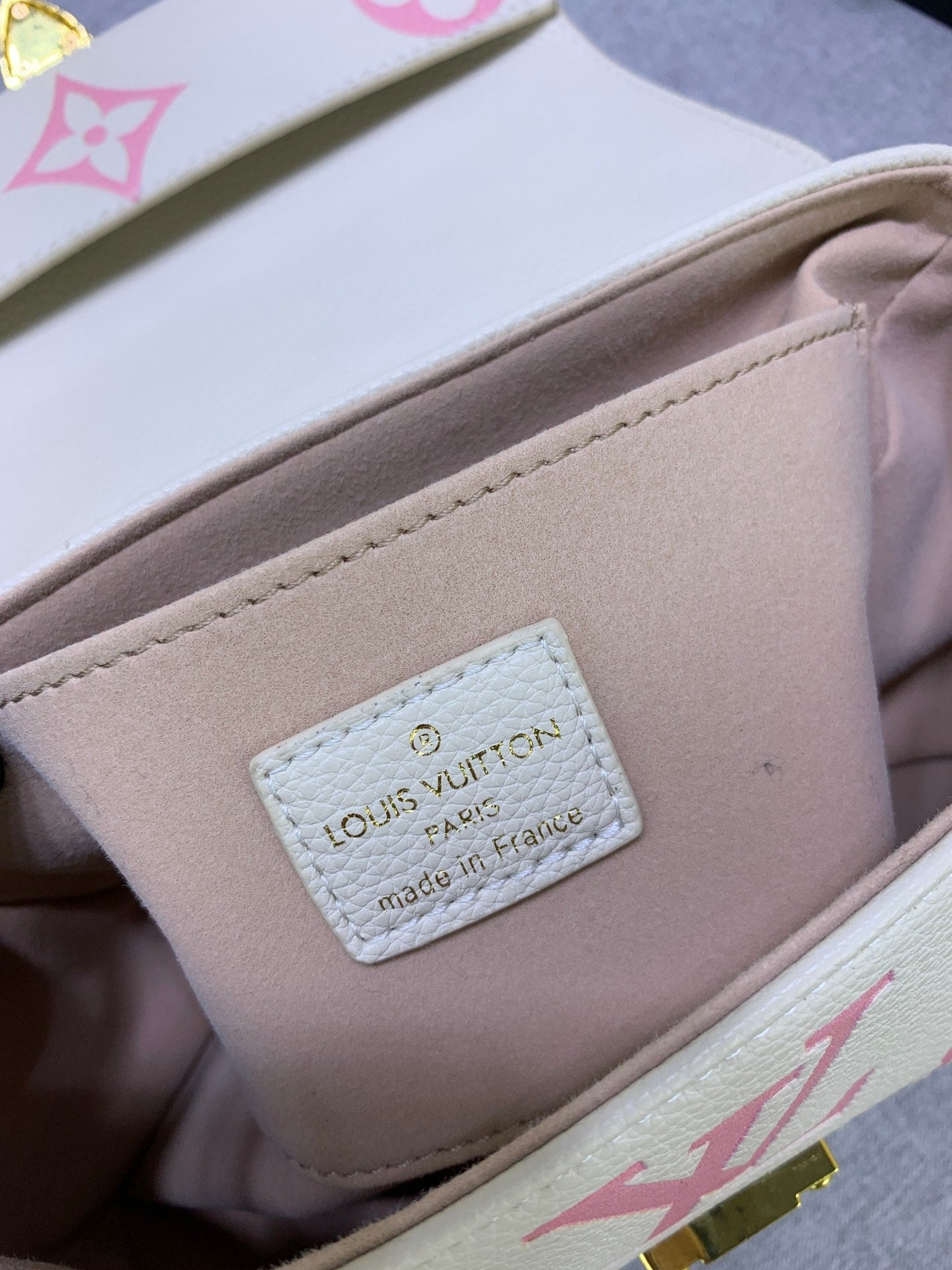 Louis Vuitton Favourite Bag Cream Beige 24Cm