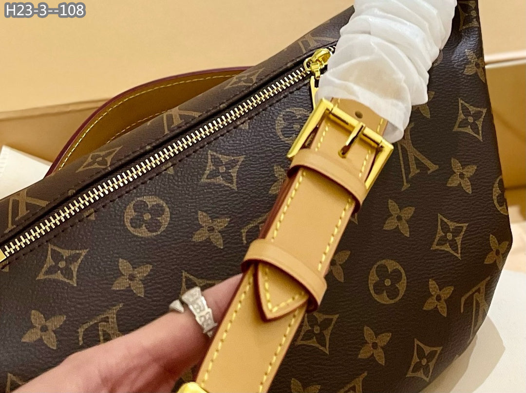 Louis Vuitton Bumbag Monogram 26Cm M43644