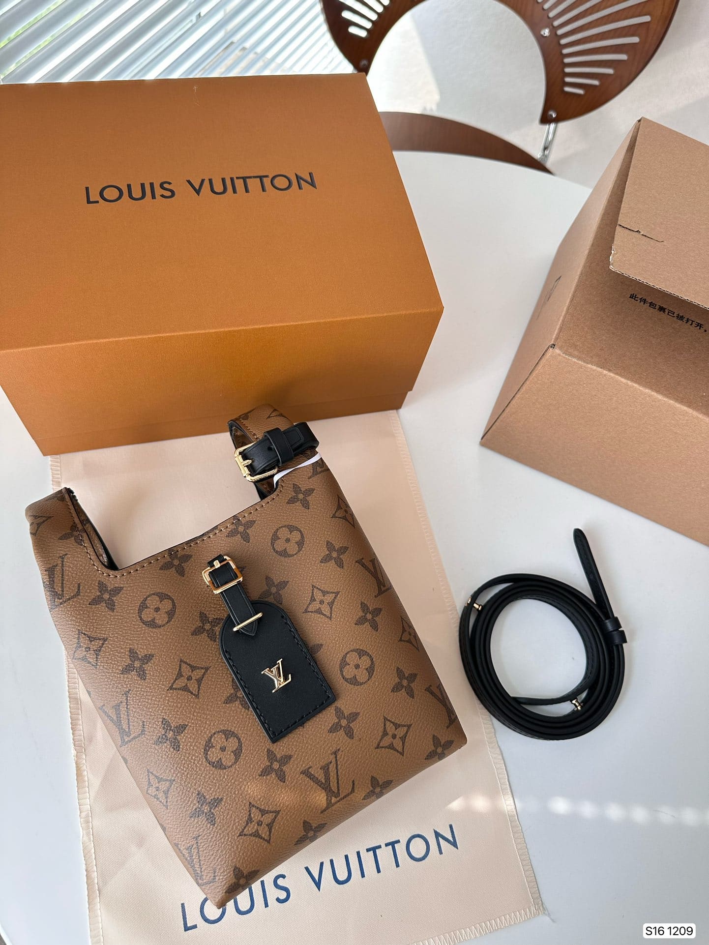 Louis Vuitton Atlantis Bucket Monogram Canvas 17Cm M46816