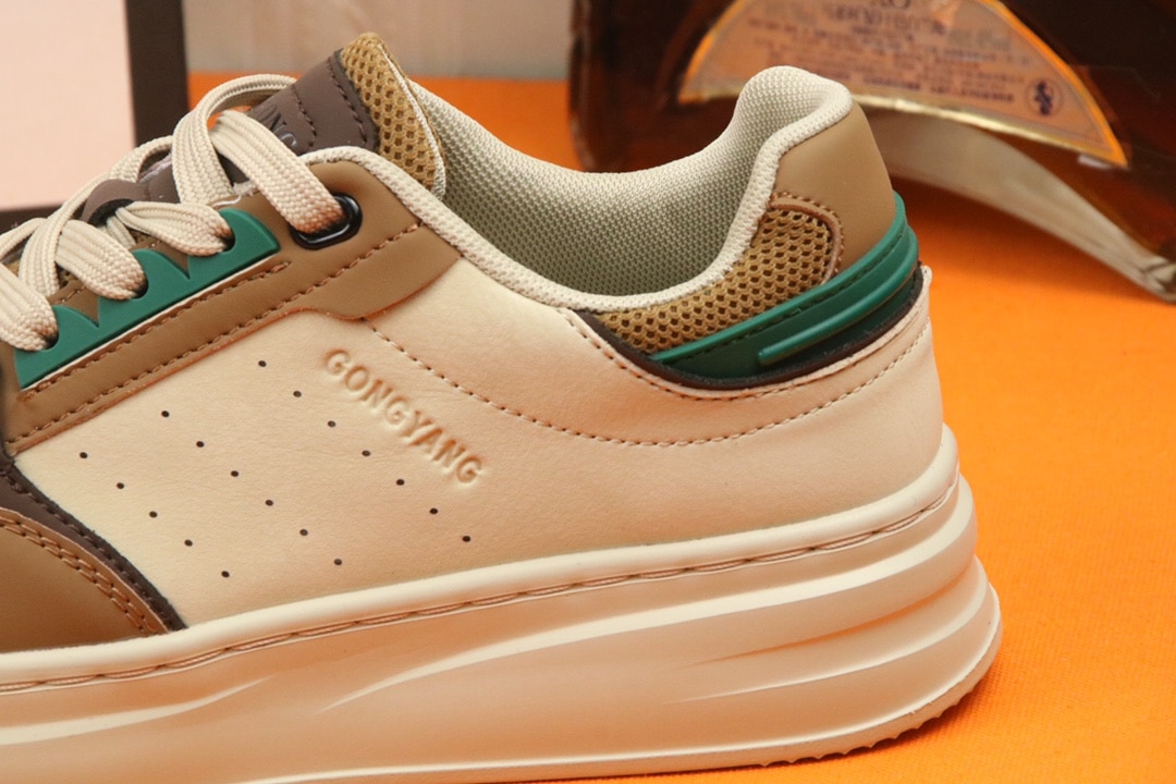 Gucci Gg Sneaker Leather In Beige And Green