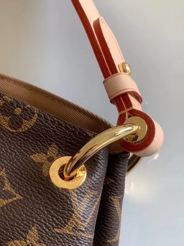 Louis Vuitton Graceful Monogram Canvas 30Cm M43701