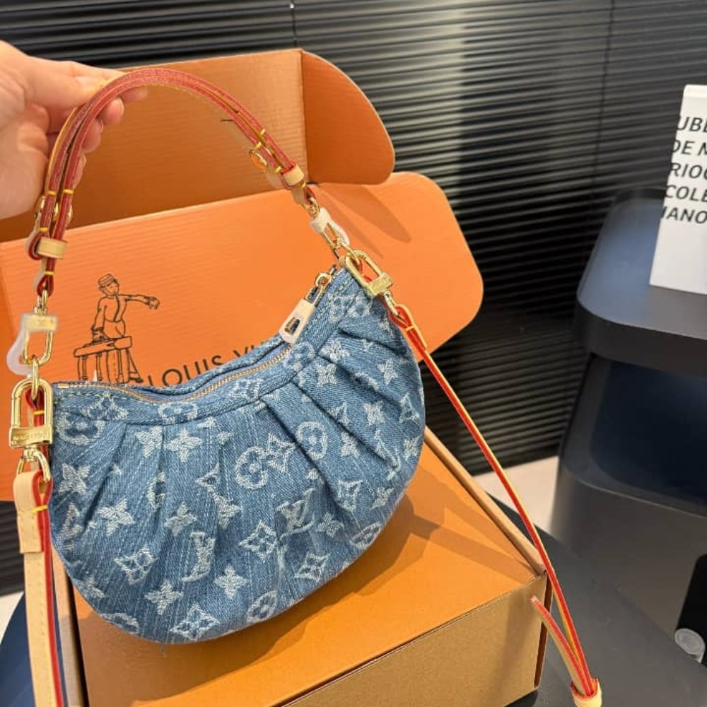 Louis Vuitton Pochette Valley Bag Denim Blue 21Cm M13571