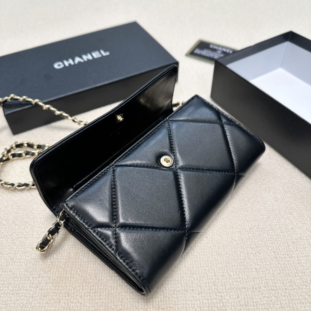 Chanel Flap Bag Black 19Cm