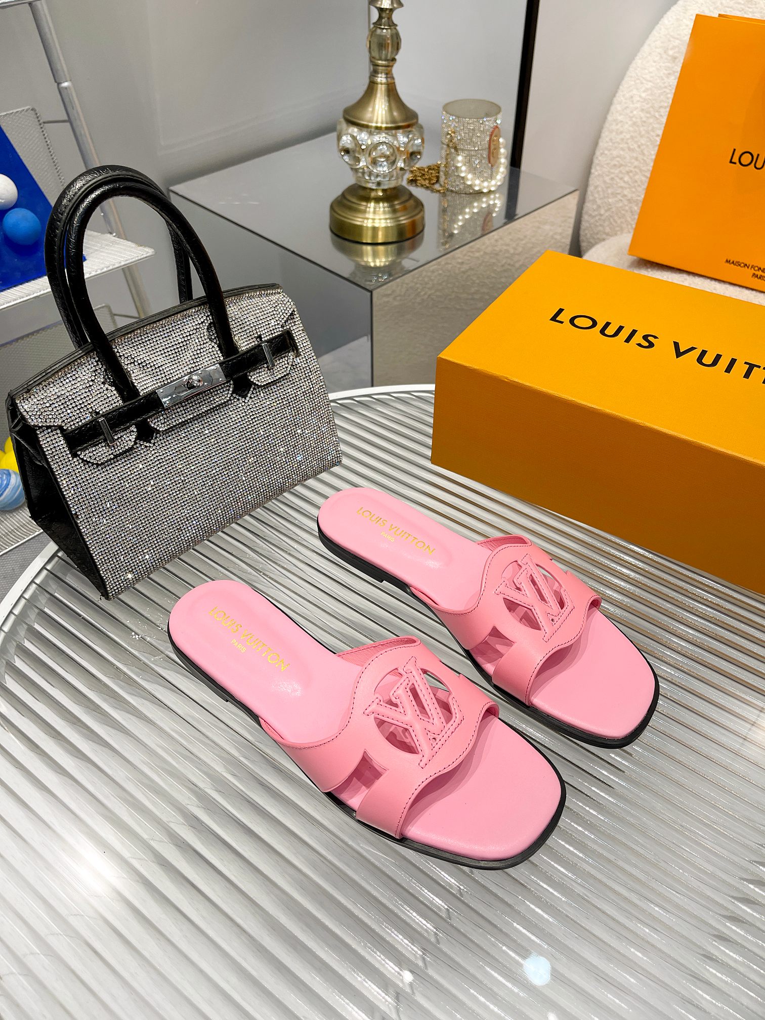 Louis Vuitton Lv Isola Flat Mule Pink 1Abp3Q