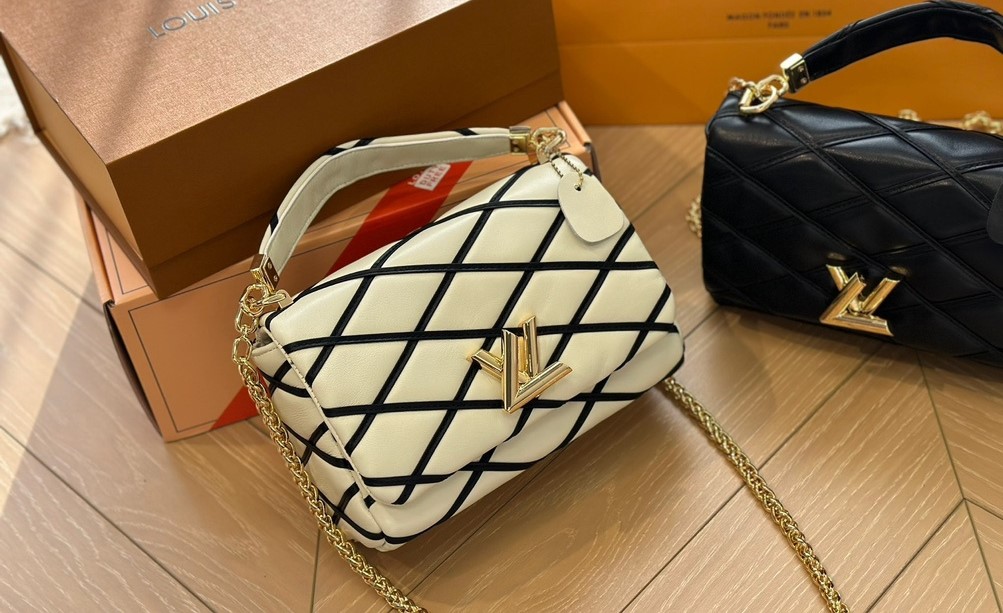 Louis Vuitton Go 14 Mm White Black 22Cm M22890